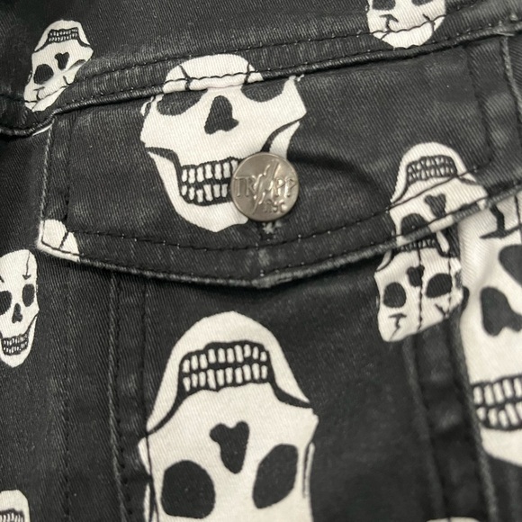 [L/PTP18”]Tripp NYC Black Toxic Skull Print Denim Vest - Picture 3 of 8